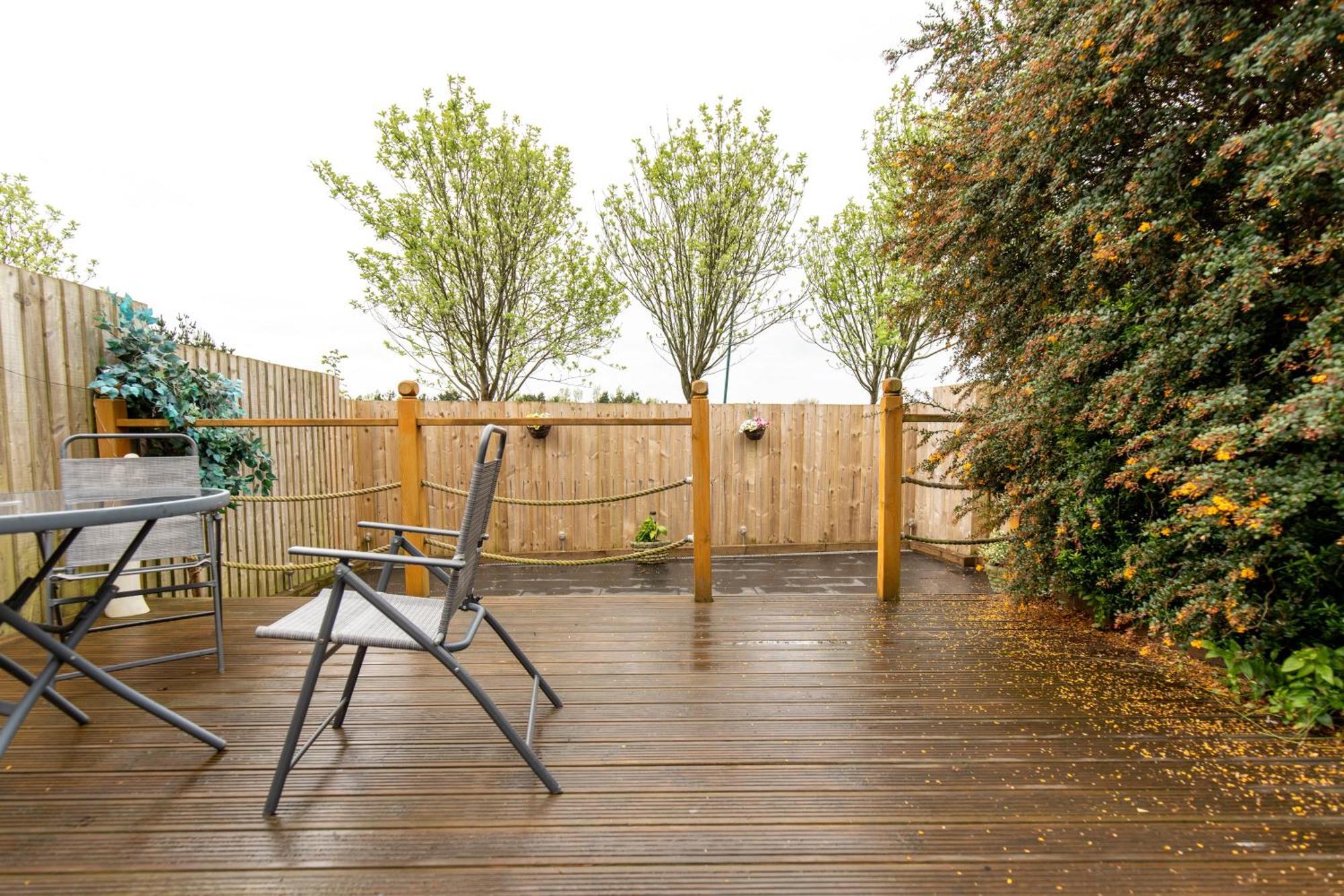 Comfortable And Spacious Superb Holiday Home In Llanelli, Dog Friendly Exterior photo